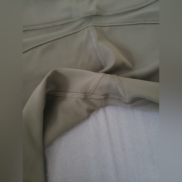 Lululemon Size 10 In Movement Everlux Dark Olive 25" NWT - Picture 7 of 16